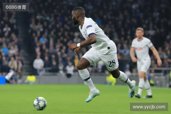 记者：乔纳森-戴维未来存疑，拜仁和热刺已了解球员离队条件