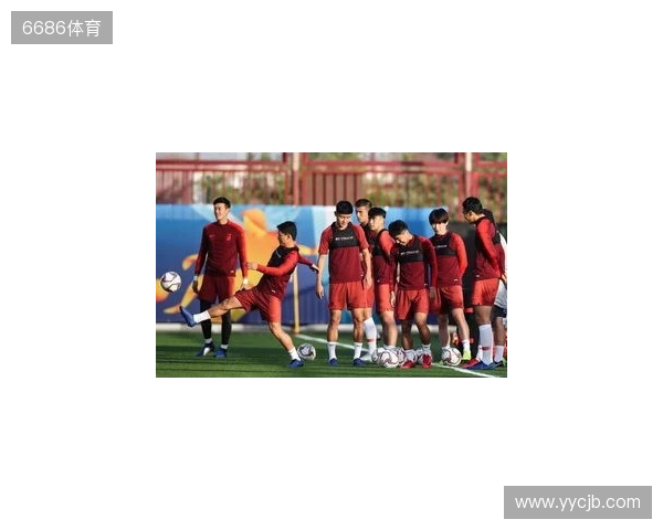 日本队全员集合备战麒麟挑战杯,前田大然“泡面头”抢眼