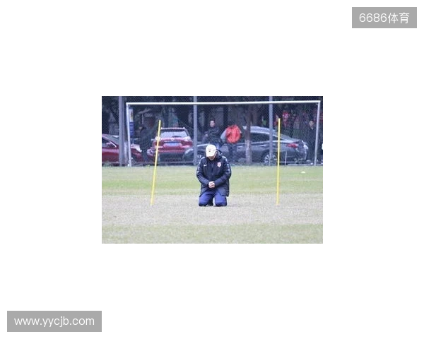 帽子上用中文写着努力、忍耐、牺牲，张外龙：是我作为教练的哲学